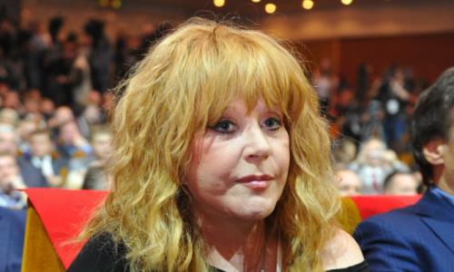 Врачи отказались оперировать больную Пугачеву