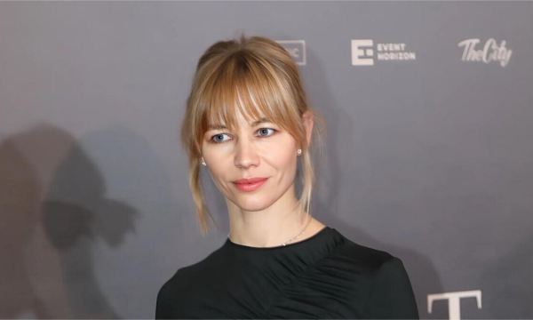 Актриса Светлана Устинова в 42 года тайно родила дочь в США